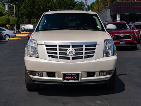 Used 2013 Cadillac Escalade Premium AWD/4WD image 4