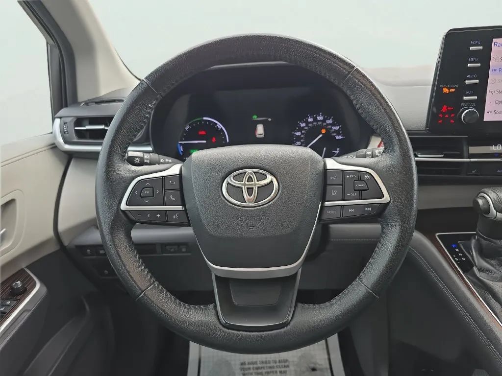 Used 2021 Toyota Sienna XLE FWD image 22