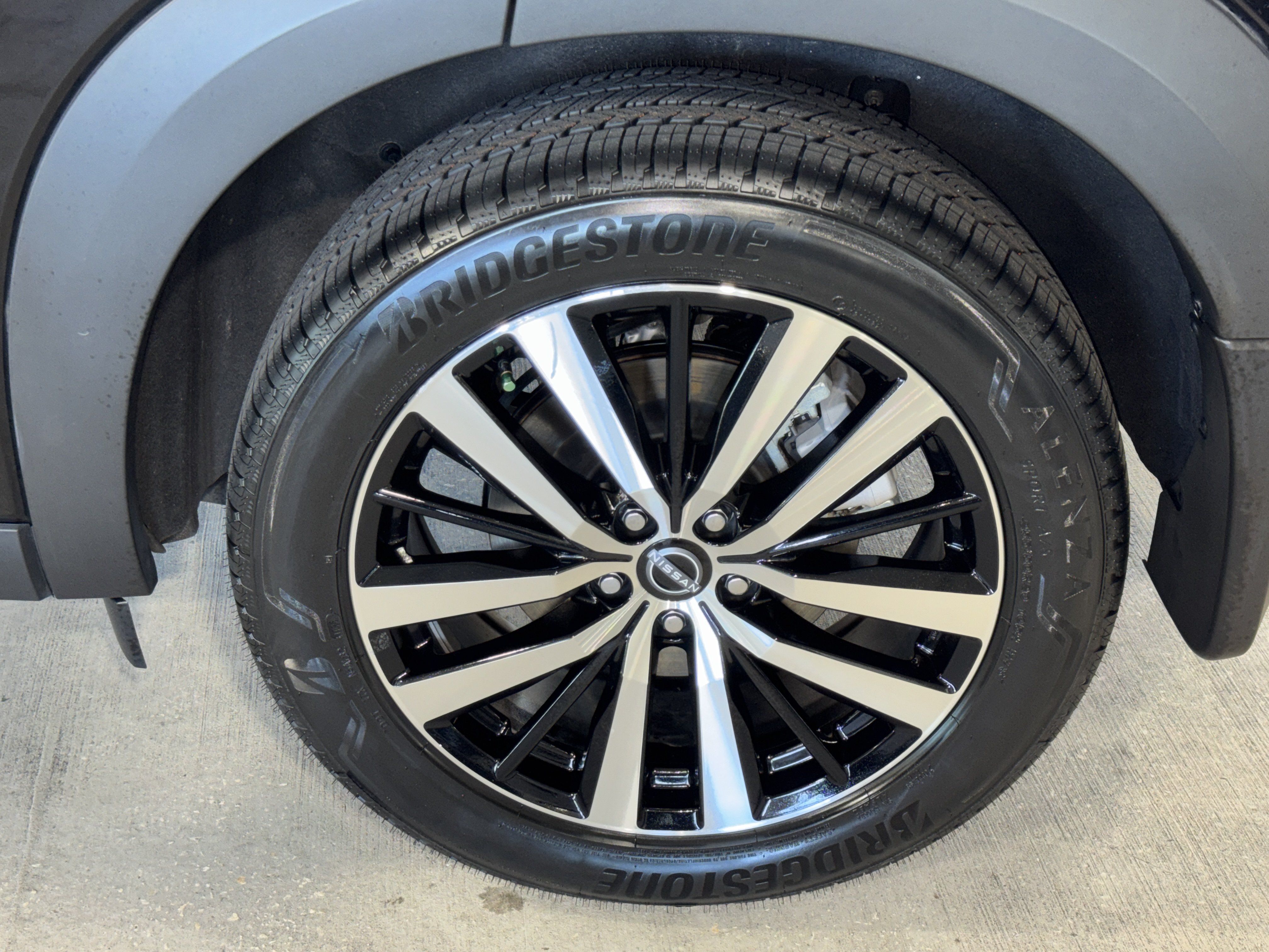 Used 2024 Nissan Pathfinder Platinum FWD image 38