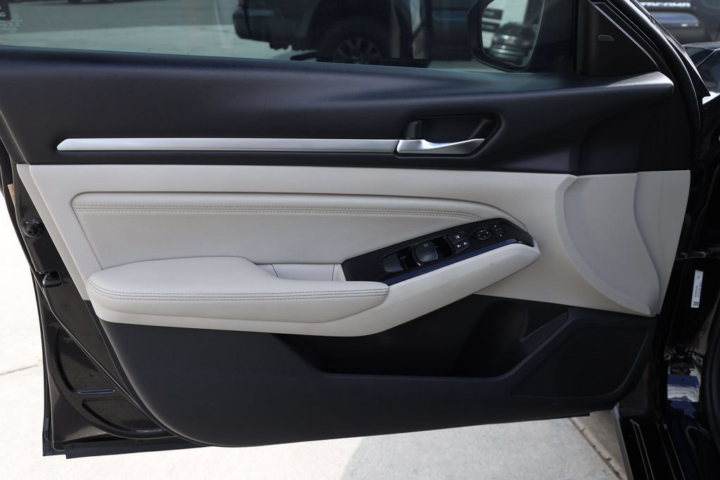 Used 2021 Nissan Altima 2.5 SV FWD image 10