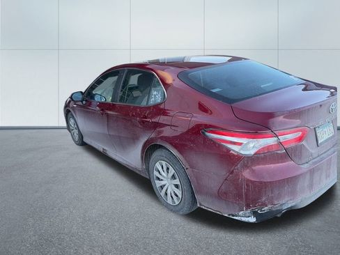 Used 2018 Toyota Camry LE image 6