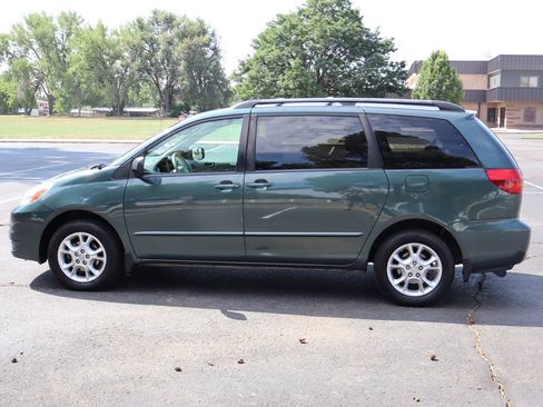 Used 2005 Toyota Sienna LE w/ LE Pkg 4 AWD/4WD image 9