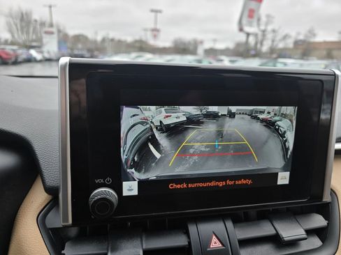 Used 2025 Toyota RAV4 XLE image 25