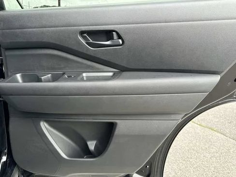 Used 2025 Nissan Pathfinder SV FWD image 26