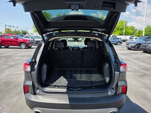 Used 2020 Ford Escape Titanium FWD image 9