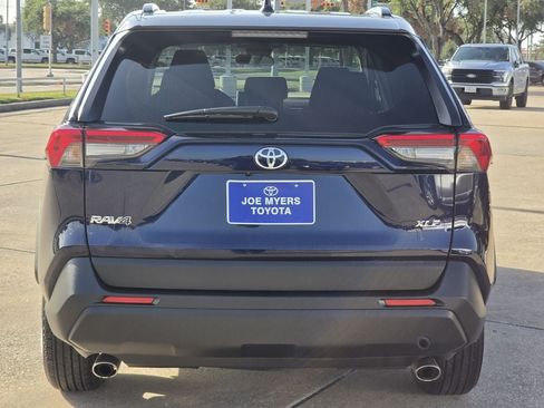 Used 2025 Toyota RAV4 XLE FWD image 8
