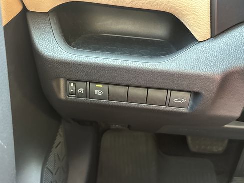 Used 2021 Toyota RAV4 XLE Premium image 29