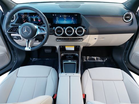 Certified 2025 Mercedes-Benz GLA 250 image 10