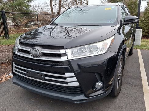 Used 2019 Toyota Highlander XLE image 4