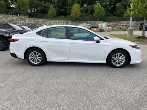 Used 2025 Toyota Camry LE FWD image 5