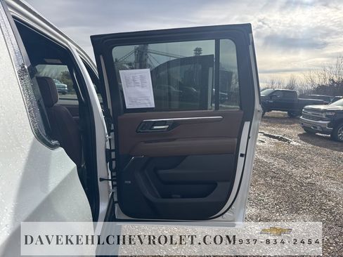 Used 2025 Chevrolet Suburban High Country image 24