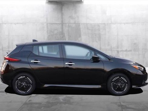 Certified 2024 Nissan Leaf SV Plus image 5