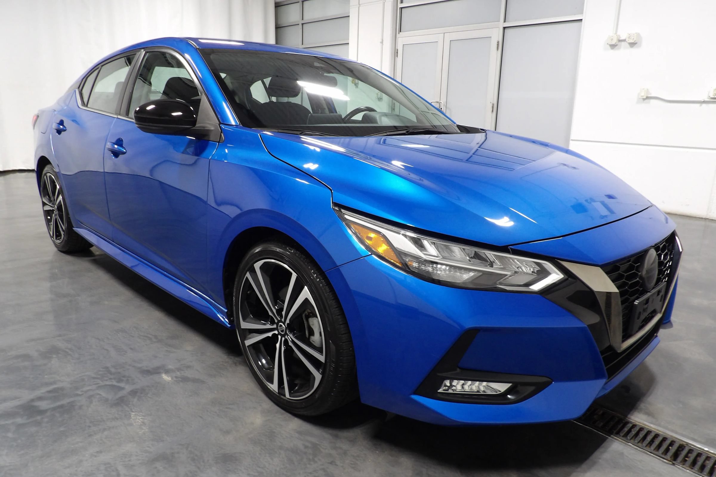 Used 2023 Nissan Sentra SR w/ Trunk Package FWD image 2