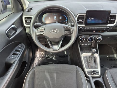 Certified 2025 Hyundai Venue Limited FWD image 11