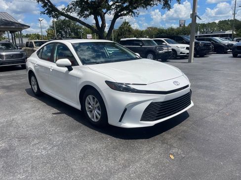 Used 2025 Toyota Camry LE FWD image 7