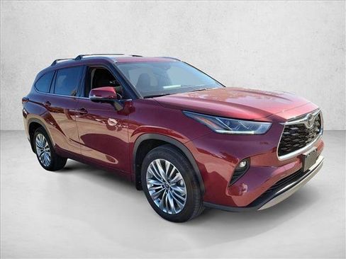 Used 2026 Toyota Highlander Platinum AWD/4WD image 3