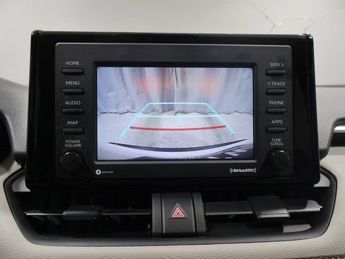 Used 2021 Toyota RAV4 XLE AWD/4WD image 25
