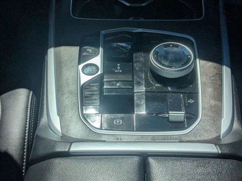 Used 2023 BMW X7 xDrive40i w/ Premium Package image 12