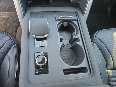 New 2025 Land Rover Discovery S image 27