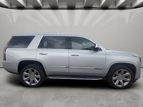 Used 2019 Cadillac Escalade Luxury AWD/4WD image 11