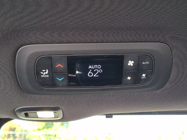 Used 2025 Chrysler Pacifica Limited FWD image 11