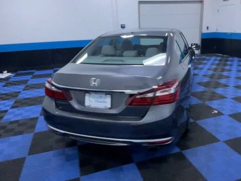 Used 2017 Honda Accord EX-L image 7