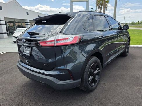 Used 2024 Ford Edge SE image 3