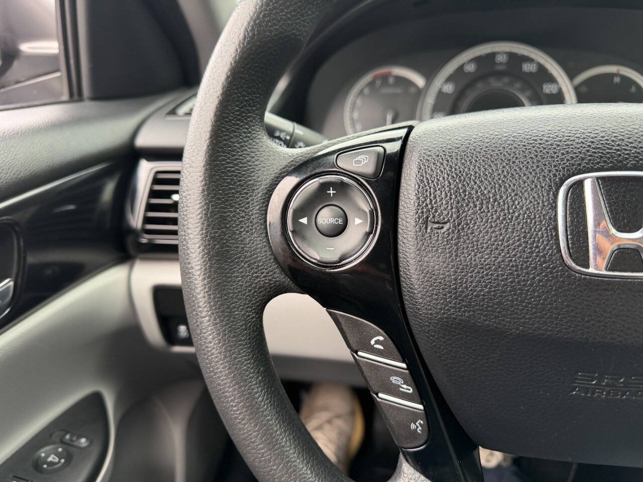 Used 2016 Honda Accord LX image 29