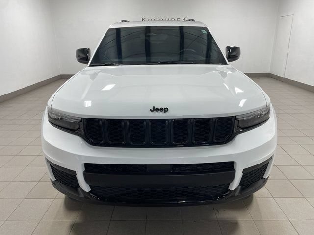 Used 2023 Jeep Grand Cherokee L Laredo AWD/4WD image 2