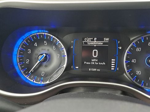 Used 2023 Chrysler Voyager LX image 20