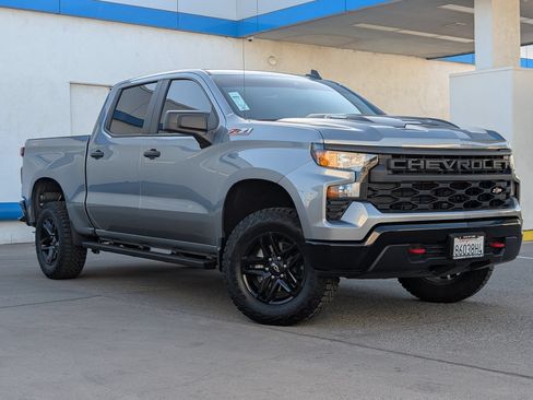Used 2025 Chevrolet Silverado 1500 Custom Trail Boss AWD/4WD image 2