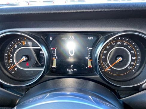 Used 2023 Jeep Gladiator Mojave AWD/4WD image 22