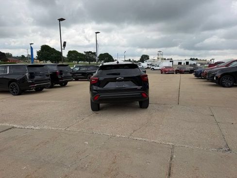 Used 2024 Chevrolet Trax RS w/ Sunroof Package FWD image 6