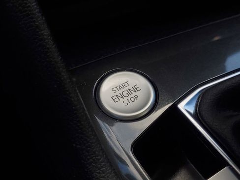 Used 2022 Volkswagen Tiguan SE image 19