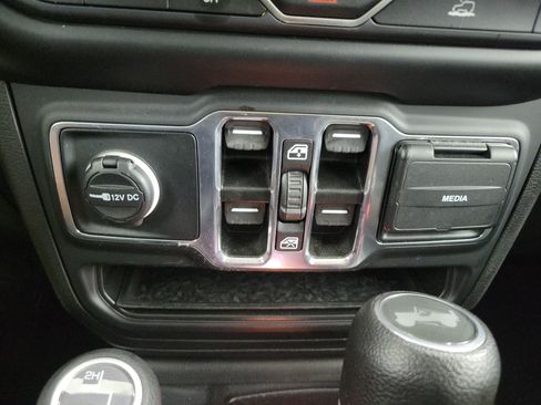 Used 2023 Jeep Wrangler Unlimited Sport AWD/4WD image 29