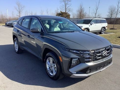 Certified 2025 Hyundai Tucson SE image 4