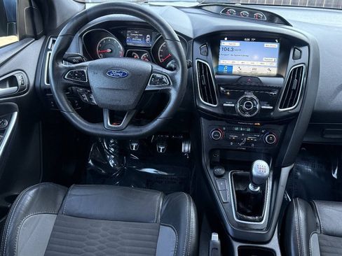 Used 2018 Ford Focus ST w/ Equipment Group 401A FWD image 5