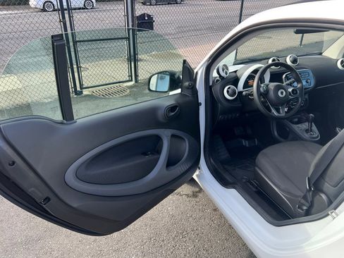 Used 2019 smart fortwo electric drive image 11