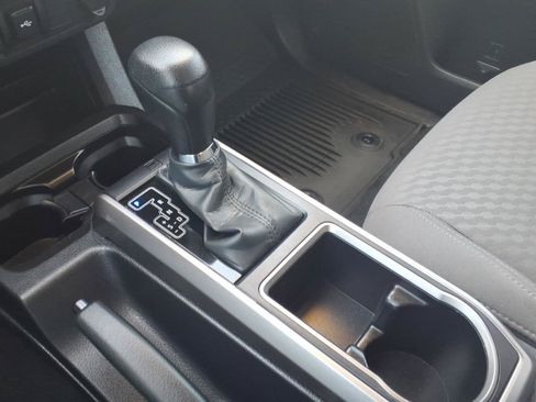 Certified 2023 Toyota Tacoma SR5 AWD/4WD image 19
