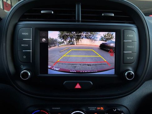Used 2025 Kia Soul LX w/ LX Technology Package FWD image 29