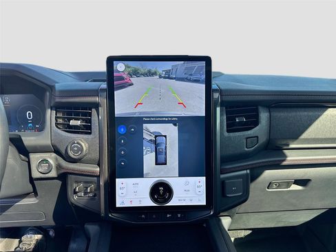 Used 2024 Ford Expedition Limited image 13