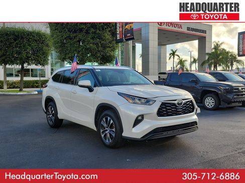 Used 2020 Toyota Highlander XLE FWD image 1