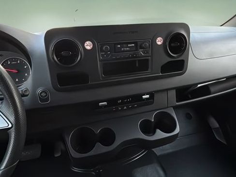 Used 2025 Mercedes-Benz Sprinter 2500 image 25