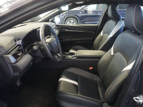 Used 2025 Toyota Camry SE image 17