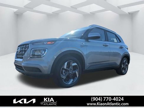 Used 2025 Hyundai Venue SEL FWD image 7