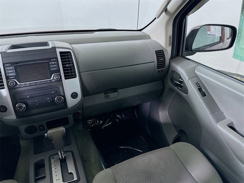 Used 2018 Nissan Frontier SV image 19