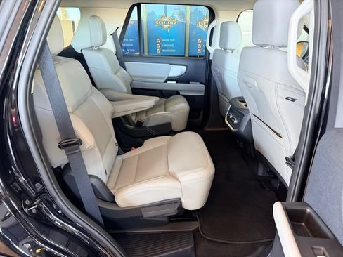 Used 2026 Ford Expedition Active AWD/4WD image 10