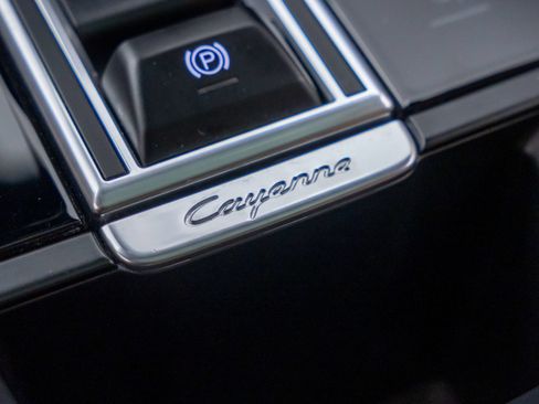 Used 2021 Porsche Cayenne E-Hybrid AWD/4WD image 30