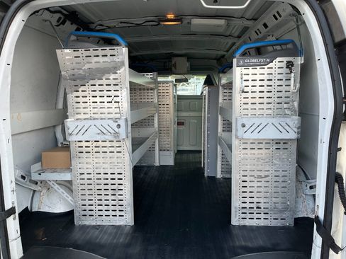 Used 2014 Chevrolet Express 2500 image 17