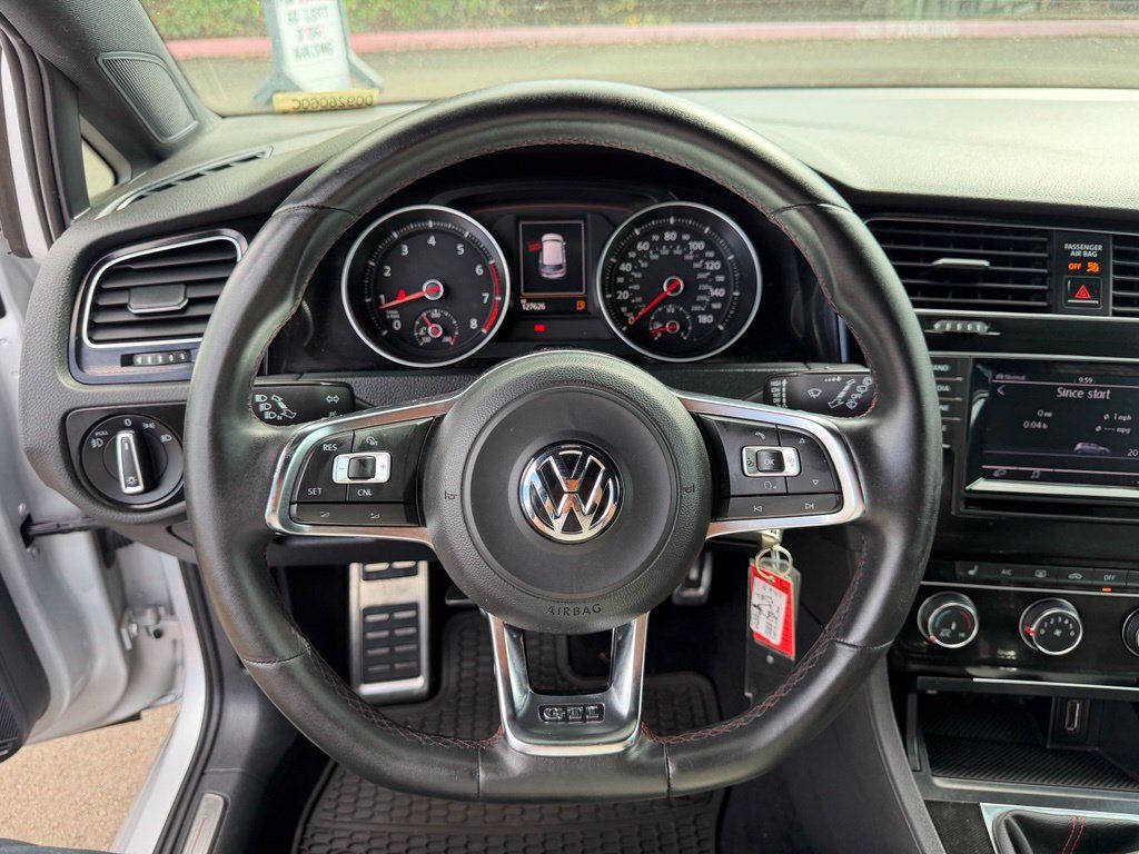 Used 2015 Volkswagen Golf 4-Door FWD image 20